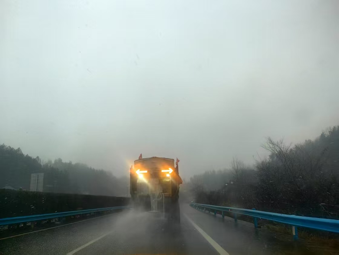 2.快速撒布融雪劑.jpg